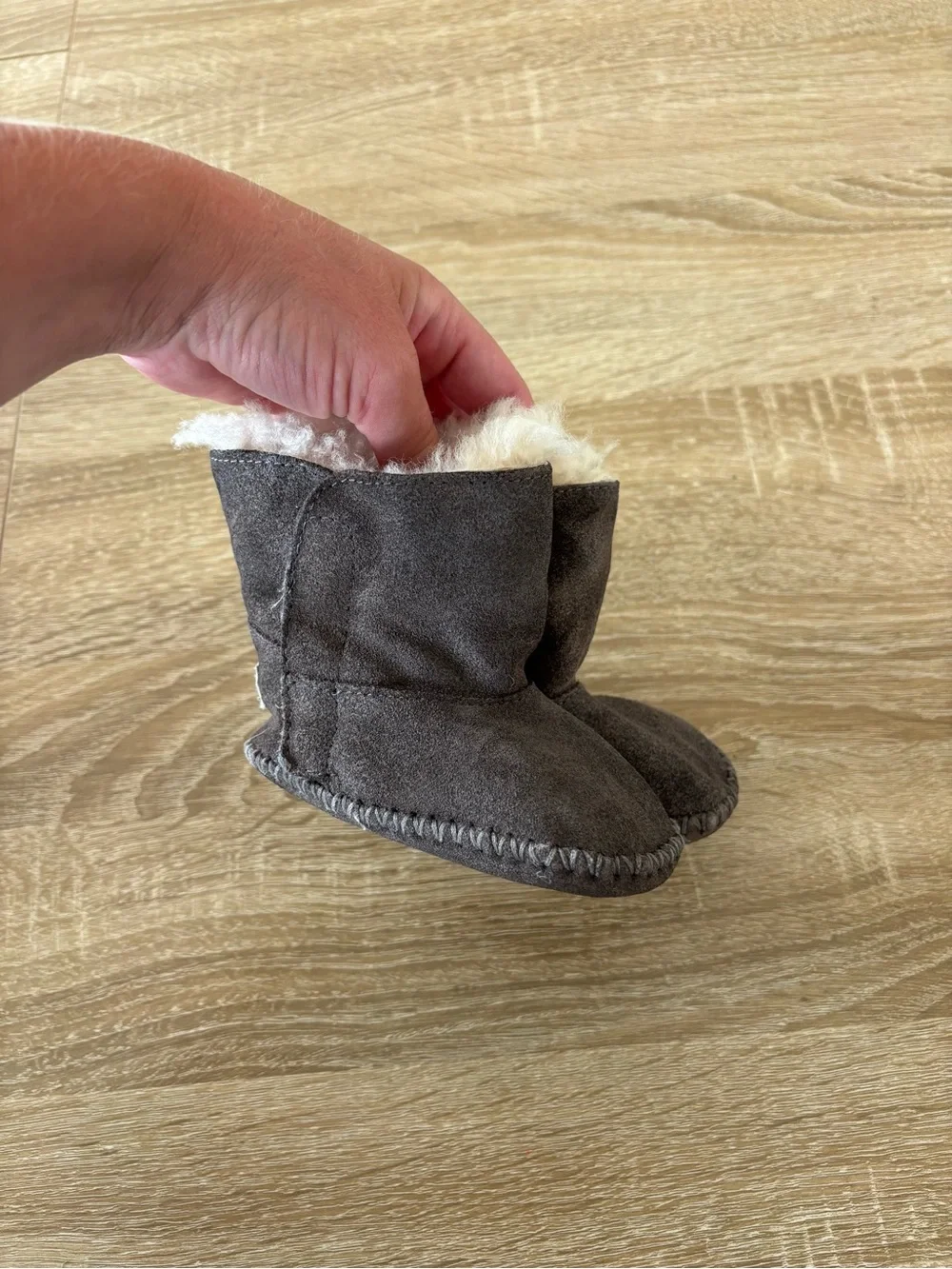 UGG Caden baby boots size 2/3